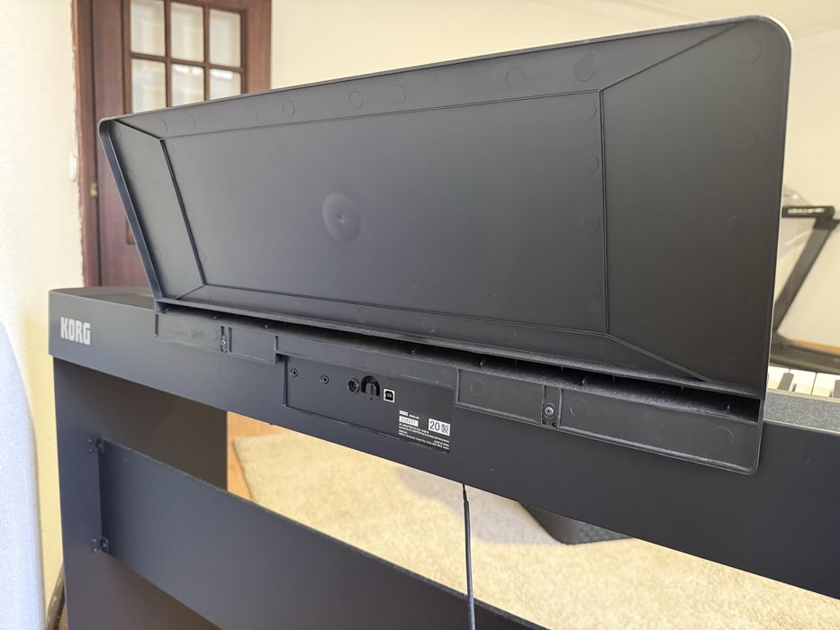 Piano korg B2 como novo. Usado em casa umas 6 vezes