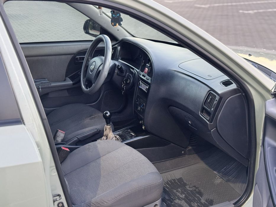 Hyundai Elantra 1.6 бензин