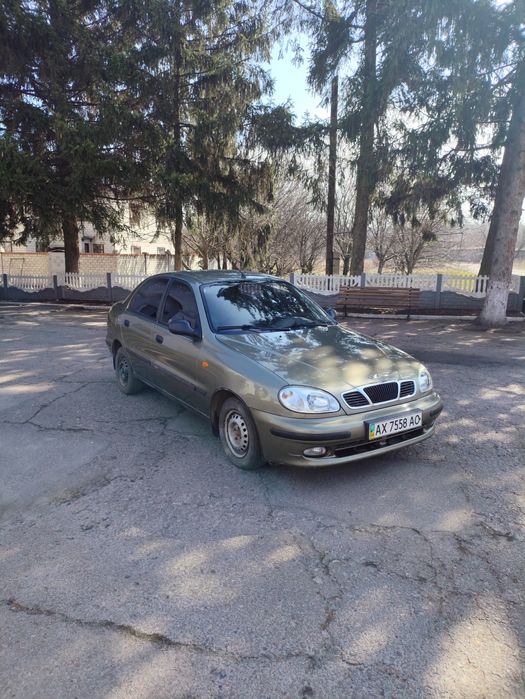 Чудова економна Машинка Ланос 1.5