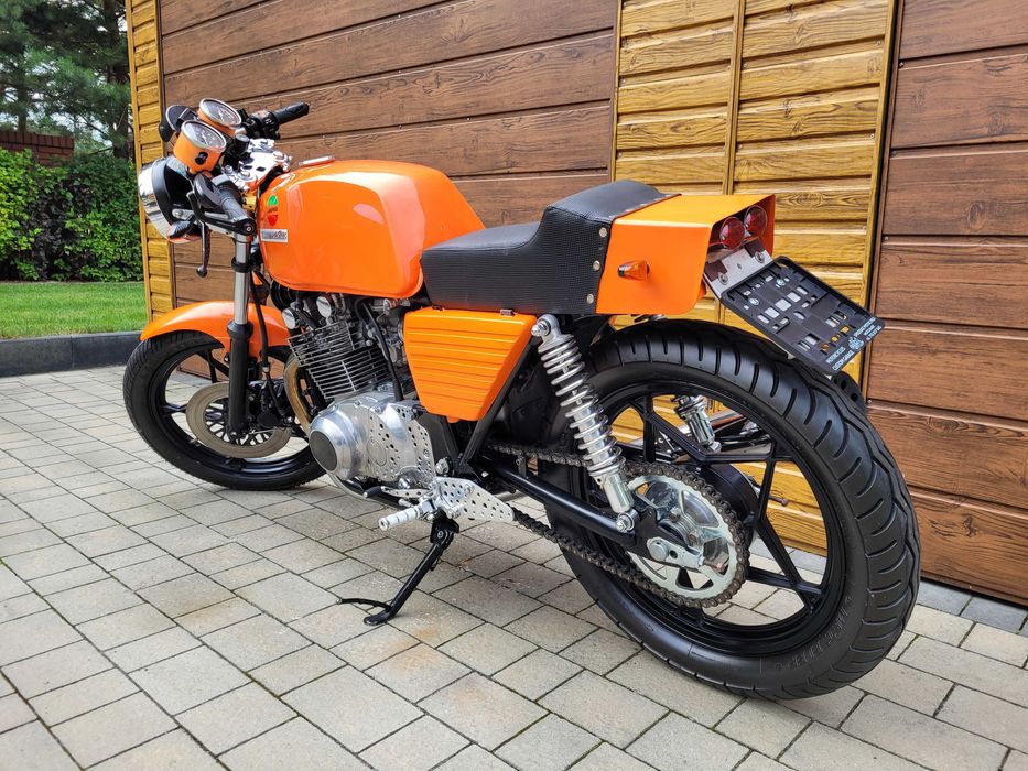 Suzuki GS 450 Cafe Racer Style