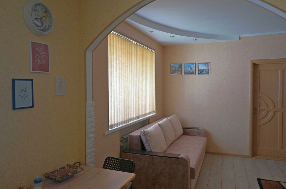 Уютная 2-х комнатная квартира-студия в центре.