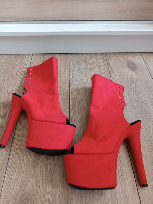 Czerwone mega szpilki