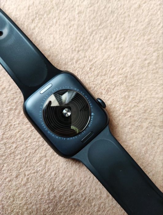 Apple watch SE.