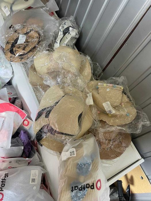 kapelusze, spinki, opaski na głowę, czapki z daszkiem, czapki zimowe