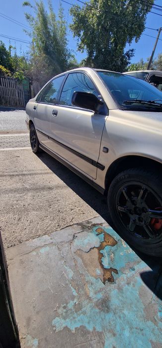 Vende se Volvo S40