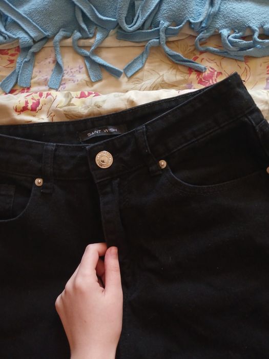 Чорні беггі джинси