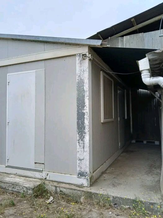 Contentor,com WC ,em bom estado