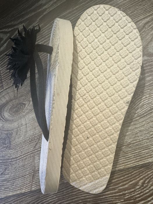 Продам шлепки новые