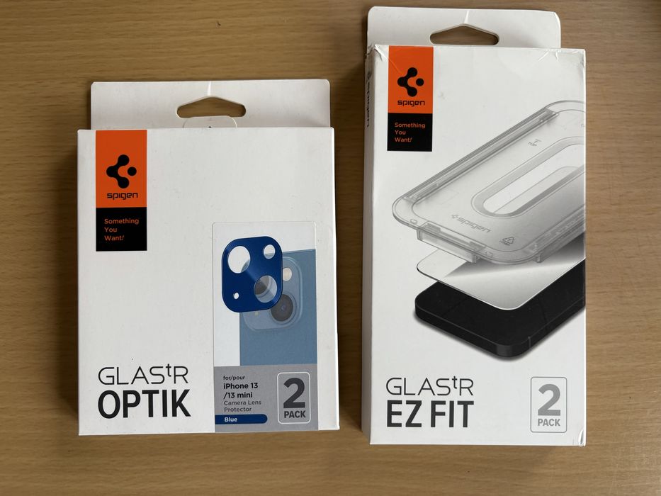 iPhone 13 / 256 GB / niebieski – model A2633 + szybki Spigen