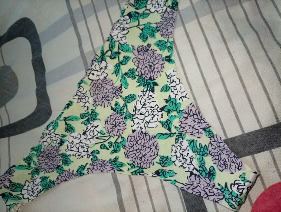 Majtki Stringi Kwiaty XXL