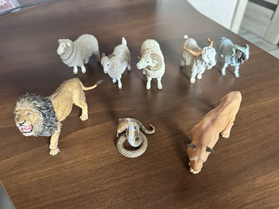 Реалістичні фігурки фірми Schleich і  Papo