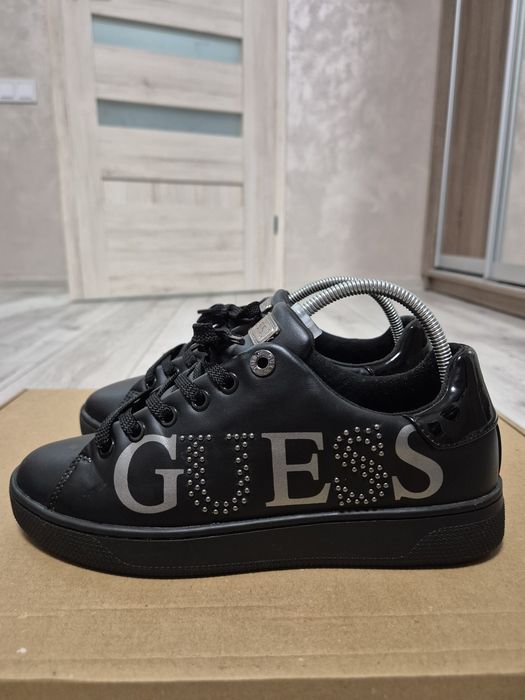 Жіночі шкіряні кеди Guess,37 розмір