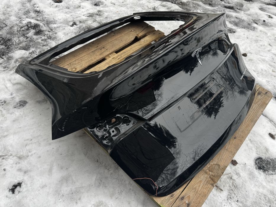 Кришка багажника Ляда Тесла Му Tesla model Y