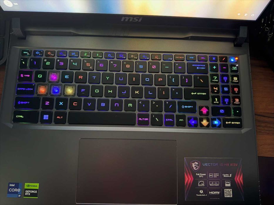 Laptop MSI Vector 16 hx a13vhg-rtx 4080 | 64GB ram | 3TB ssd | gw