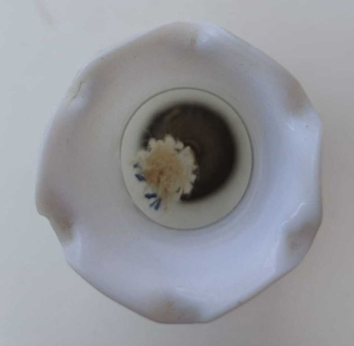 Candeeiro, em porcelana decorativa