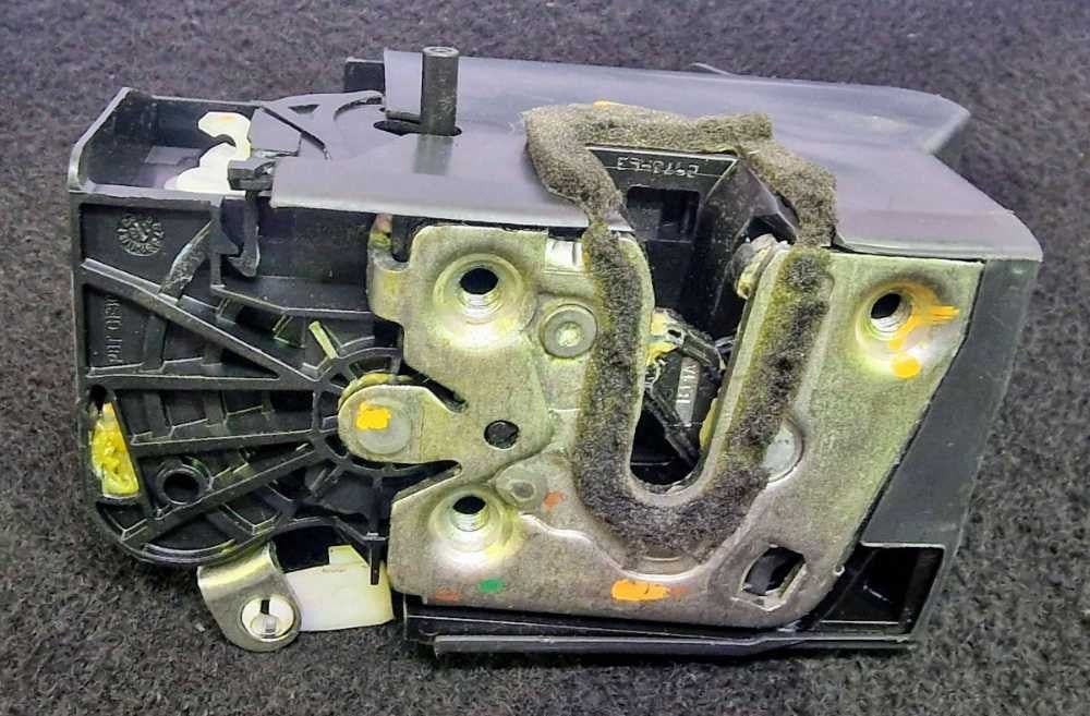 Fechadura / Fecho Porta Frente Direito 825020888R - DACIA DUSTER