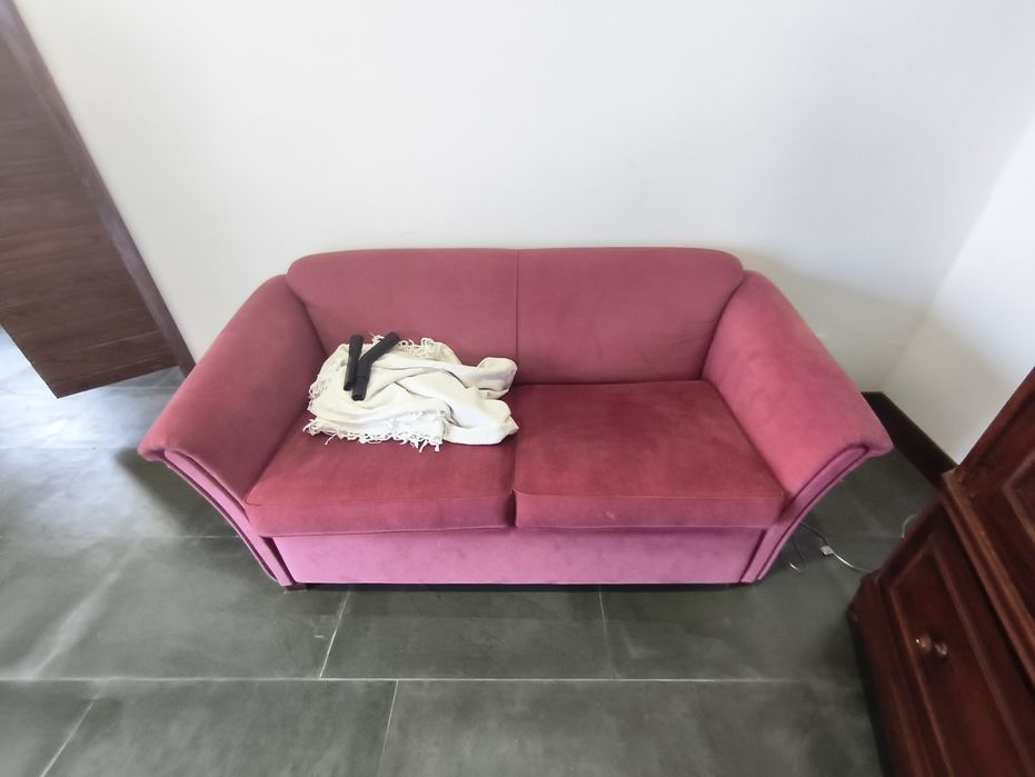 Armários e sofá antigos