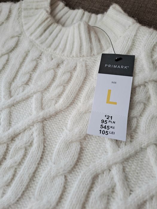 Свитер белый с имитацией рубашки