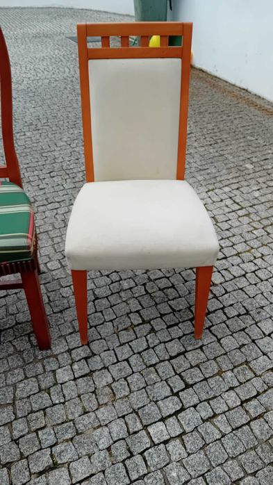 Cadeiras e mesa infantil