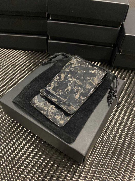 Зажим для денег из кованого углеродного волокна. Карбоновый зажим