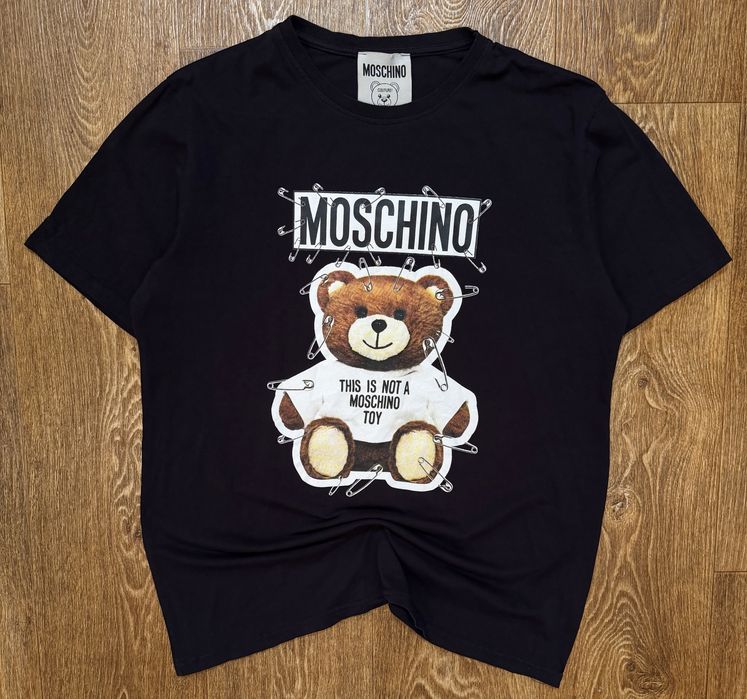 Футболка от Moschino