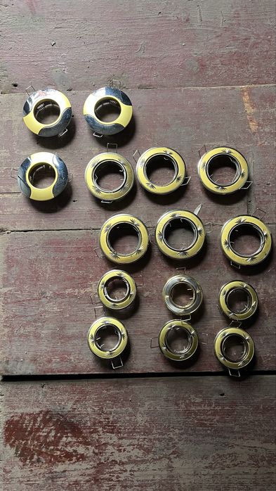 Светильник точечный потолочный поворотный под галогенку или светодиод.