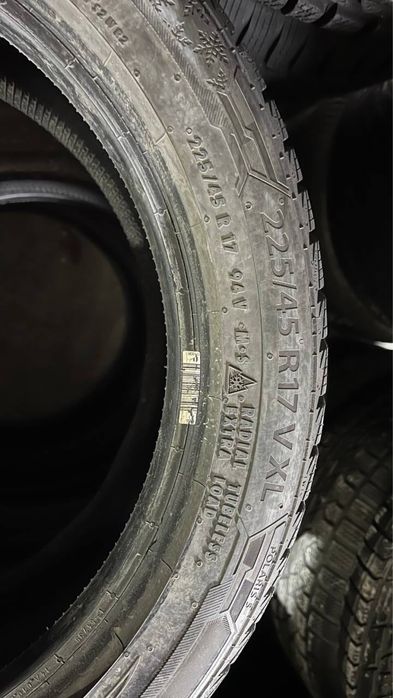 Комплект зимової гуми 225/45/17 Barum , 2023 року