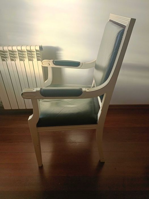 Cadeira vintage em pele
