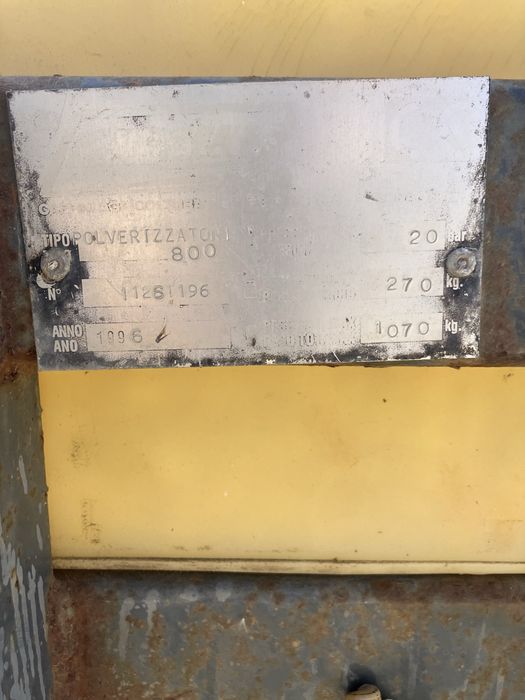 Pulverizador de 800L com barras de 14m