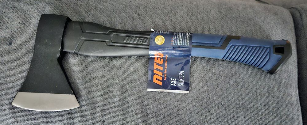 Nowa siekiera Niteo Axe waga 850 g