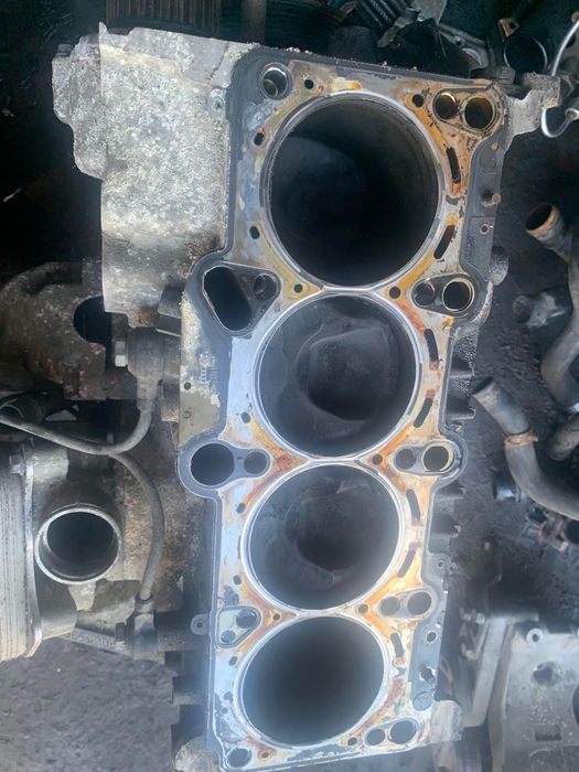 Двигун Ауді 2.0FSI (AWA) комплектний блок