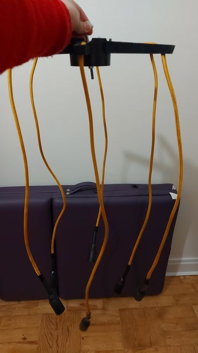 Candeeiro de teto amarelo e preto