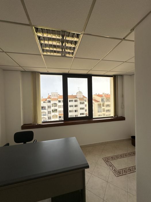 Escritorio dividido em Gabinetes para Arrendamento