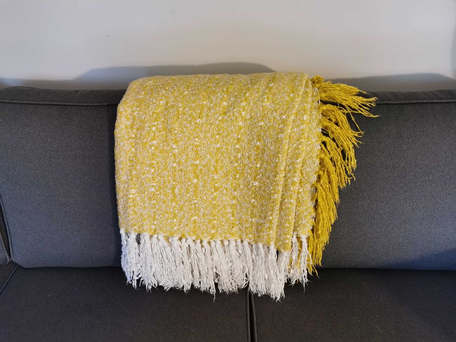 Koc typ bucle ozdobny z frędzlami