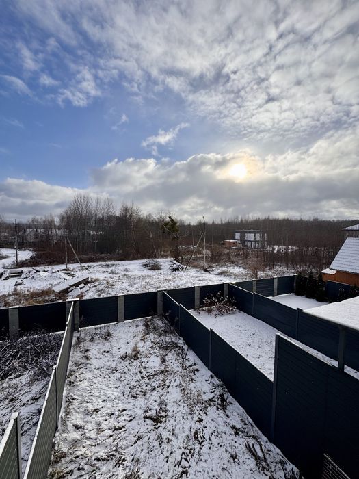 Таунхаус з закритою територією