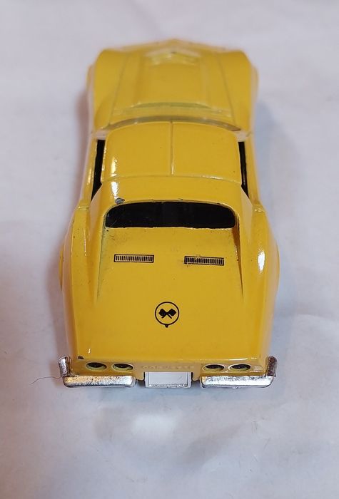 Miniatura Chevrolet Corvette em escala 1/43