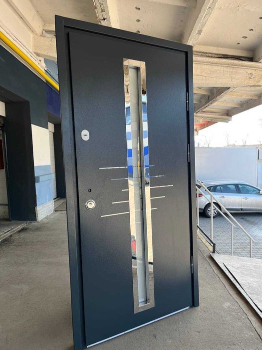 Двері металеві, пластикові; вікна, підвіконня, відливи