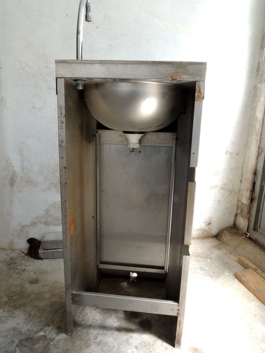 Lavatório / Lava-mãos Industrial Inox de Pé com Pedal