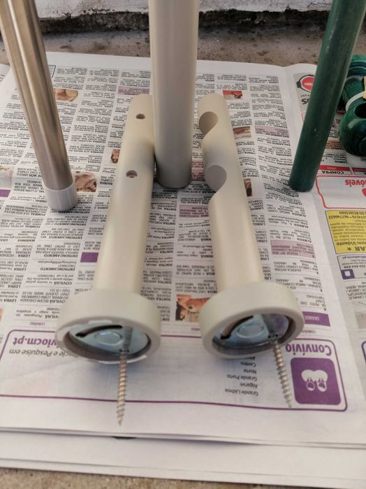 Vendo varões de cortinado em metal e madeira