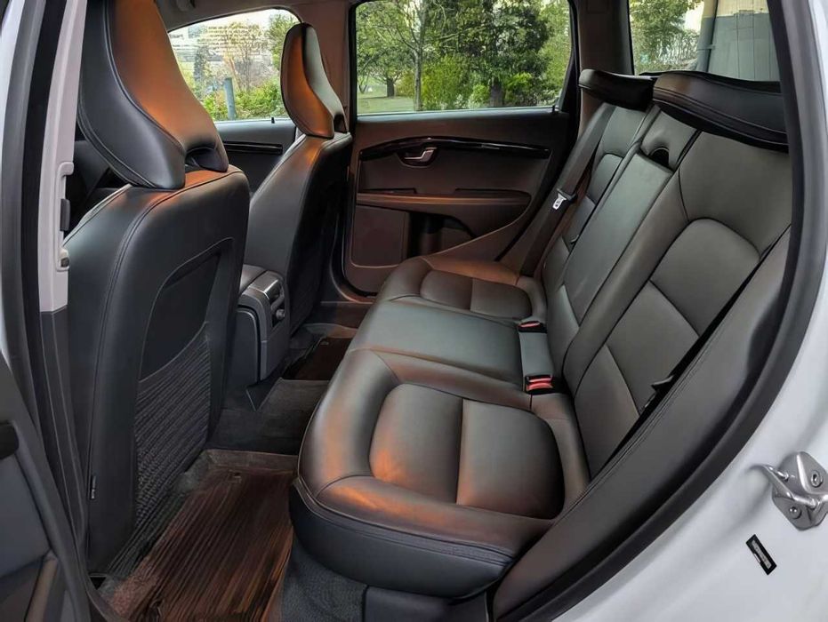 Volvo XC70      2016