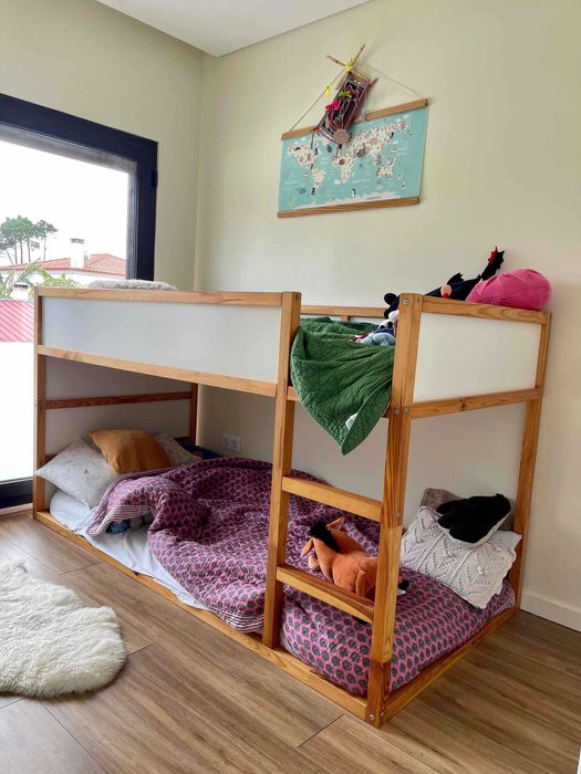 KURA — Cama IKEA reversível + 2 estrados + 2 colchões