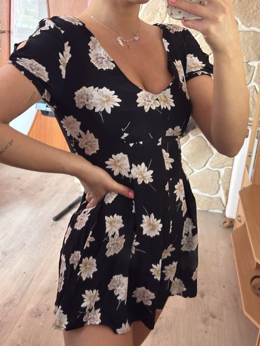 Czarny kombinezon w kwiaty New look 38 M