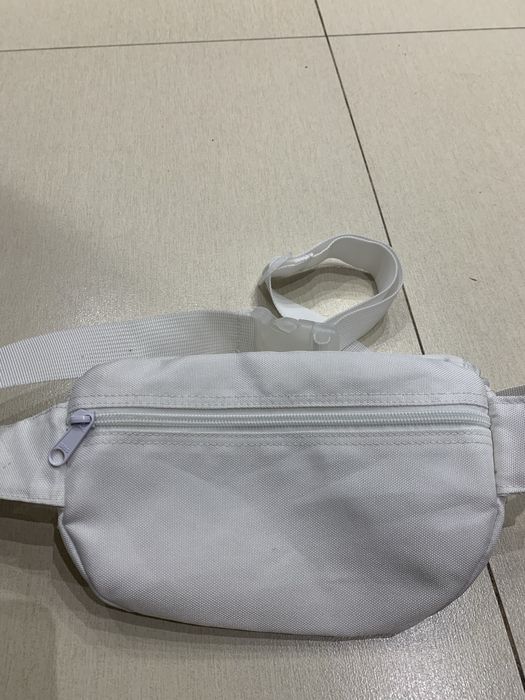 Biała saszetka nerka Urban Classics