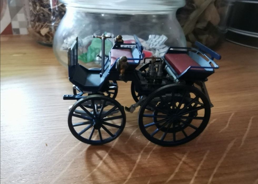 Miniatura de charete Mercedes