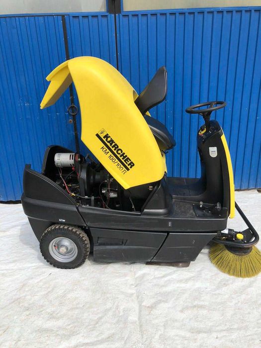 Підмітальна подметальная машина Karcher KM 100/100 R