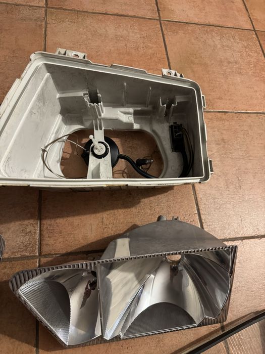 Faróis dianteiros de Mercedes Sprinter