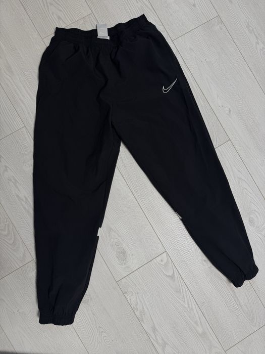 Нейлоновые штаны Nike M