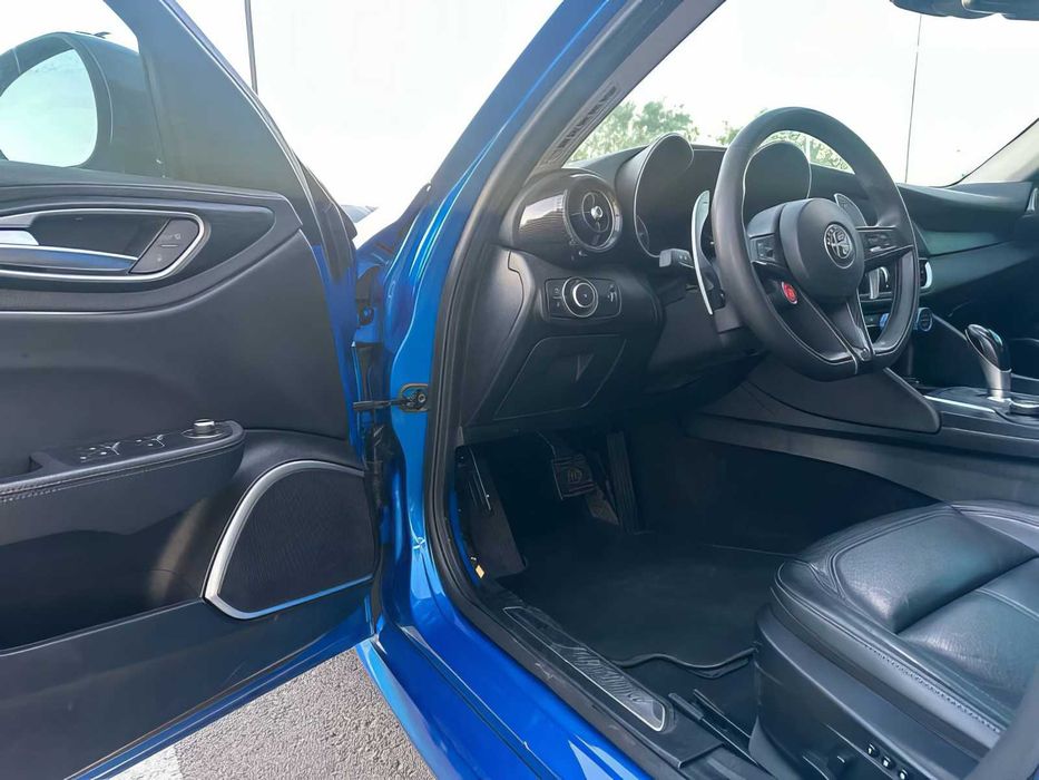 Alfa Romeo Giulia      2018