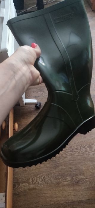 Продам гумові нові чоботи