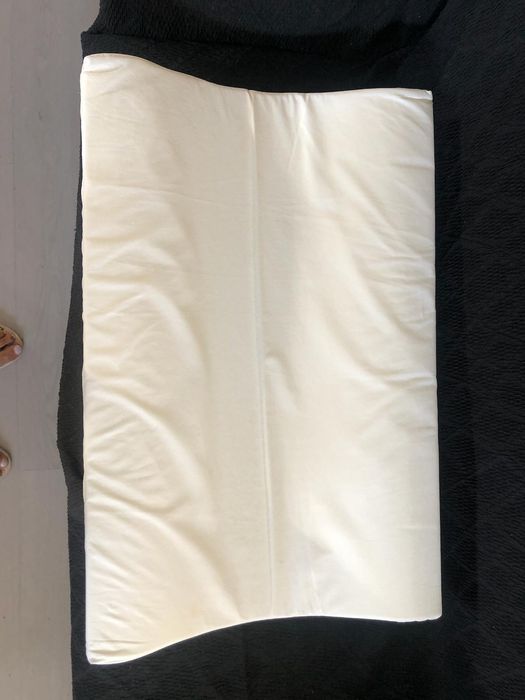 Cama de bebé,colchão muda fraldas e cadeira alimentação.